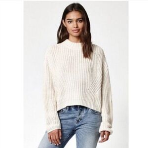 Kendall & Kylie Wide Oversized Sweater, M